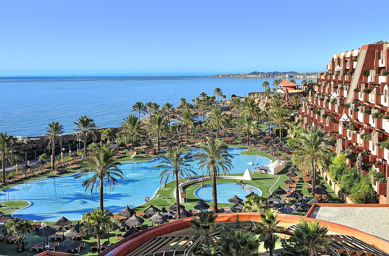 בנאלמדנה Holiday World Resort מראה חיצוני תמונה
