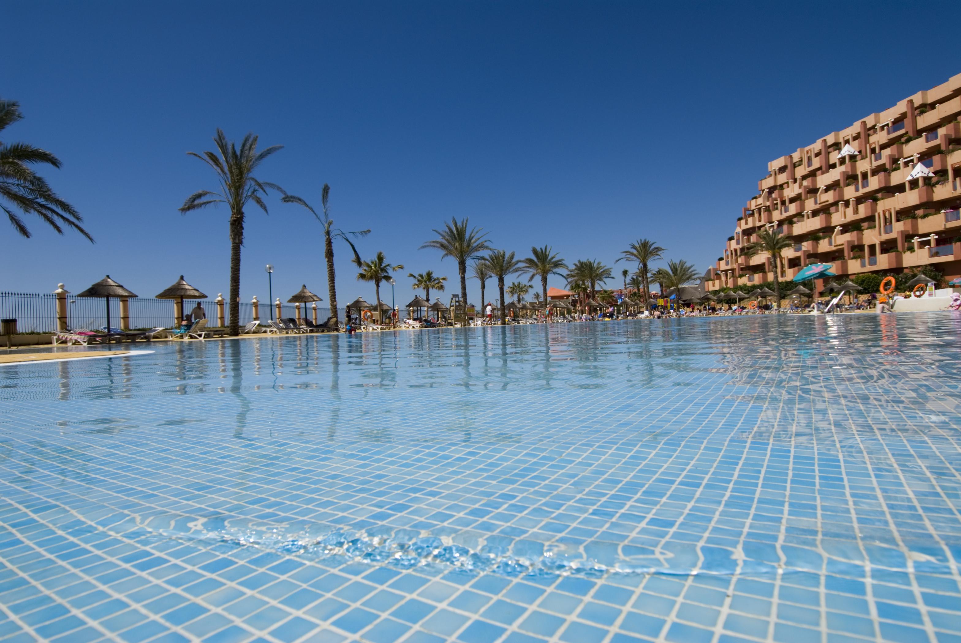 בנאלמדנה Holiday World Resort מראה חיצוני תמונה