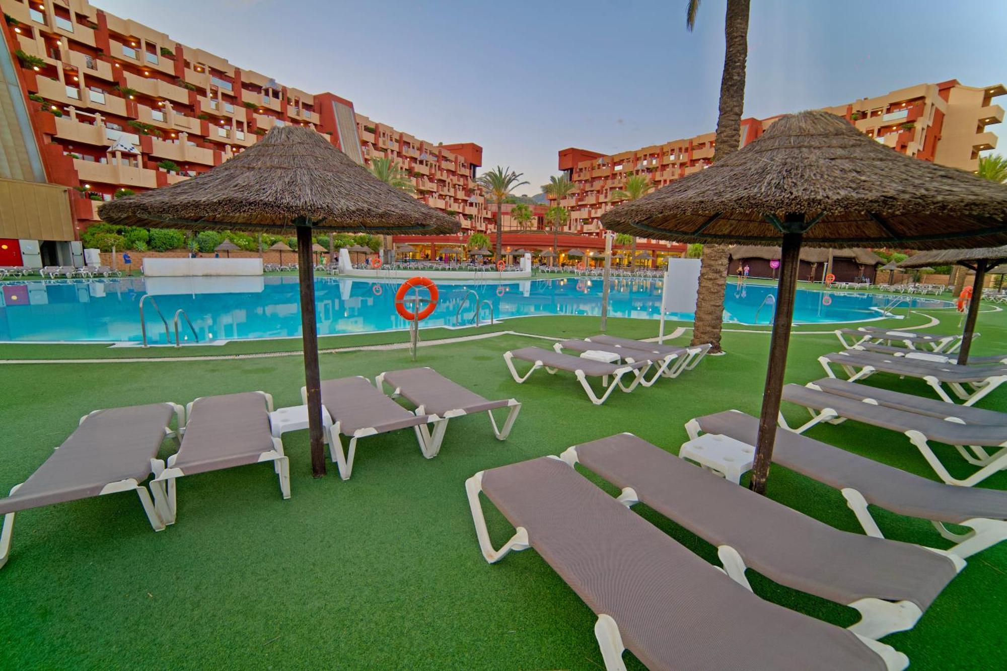 בנאלמדנה Holiday World Resort מראה חיצוני תמונה