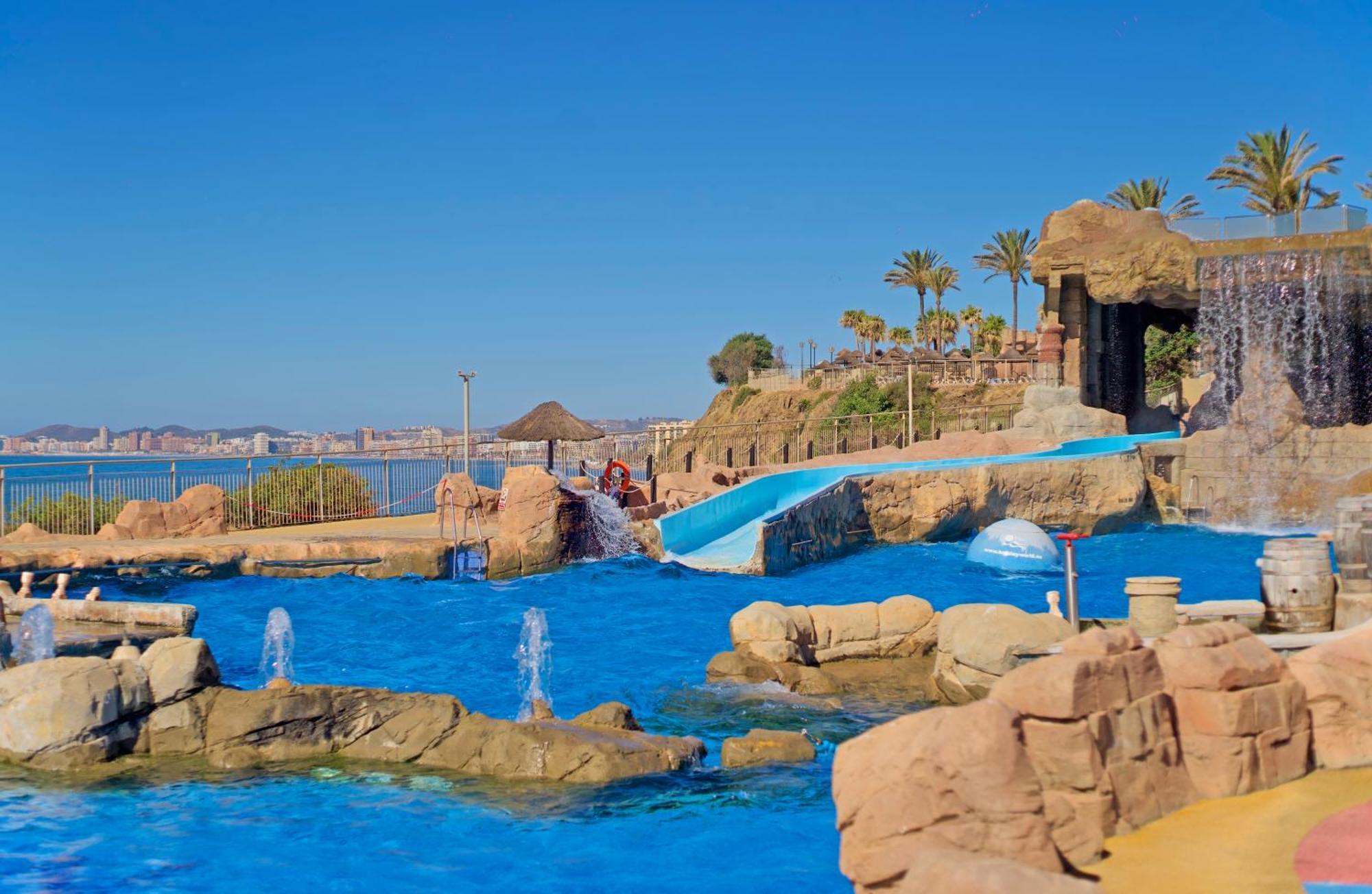 בנאלמדנה Holiday World Resort מראה חיצוני תמונה