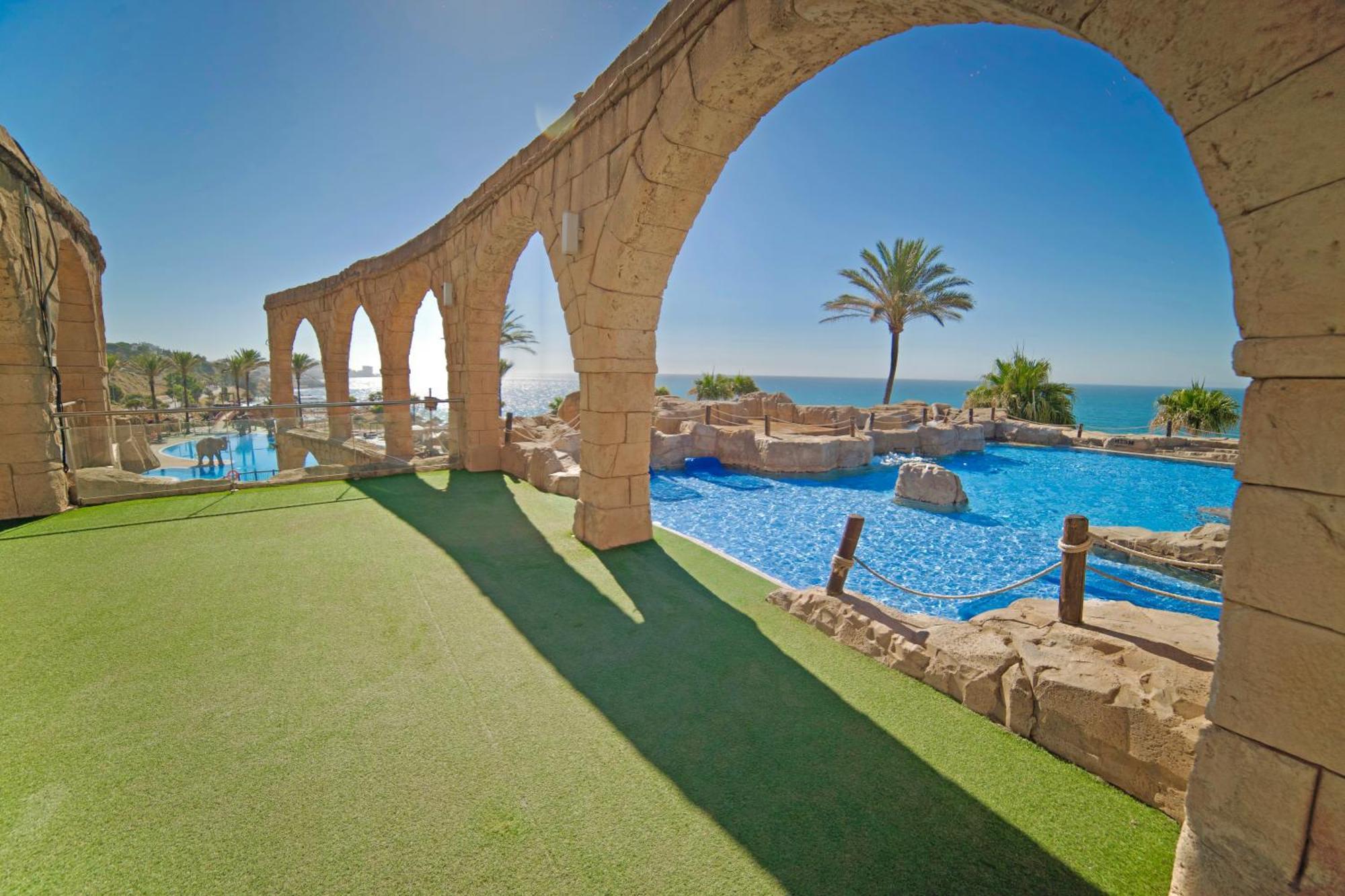 בנאלמדנה Holiday World Resort מראה חיצוני תמונה