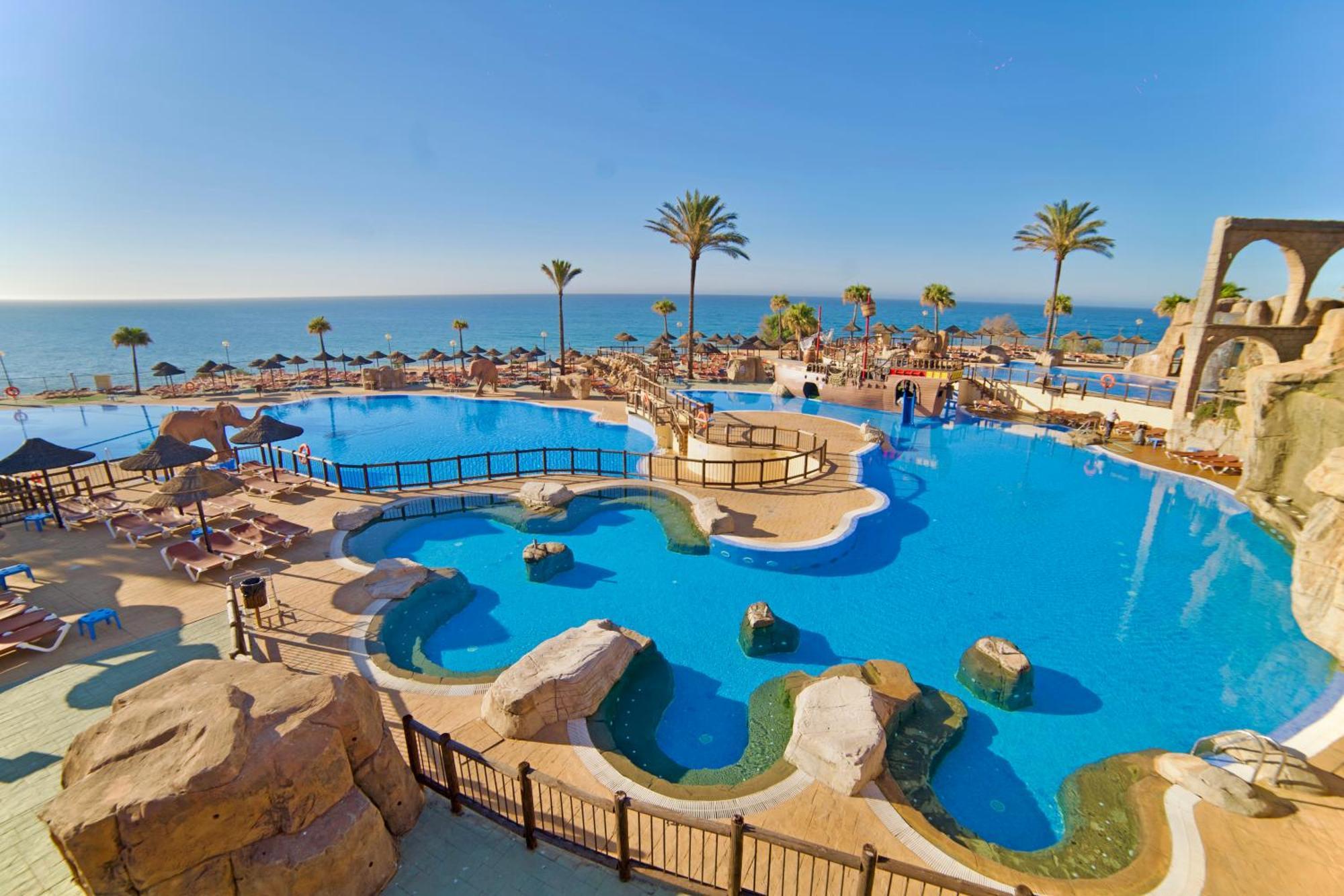 בנאלמדנה Holiday World Resort מראה חיצוני תמונה