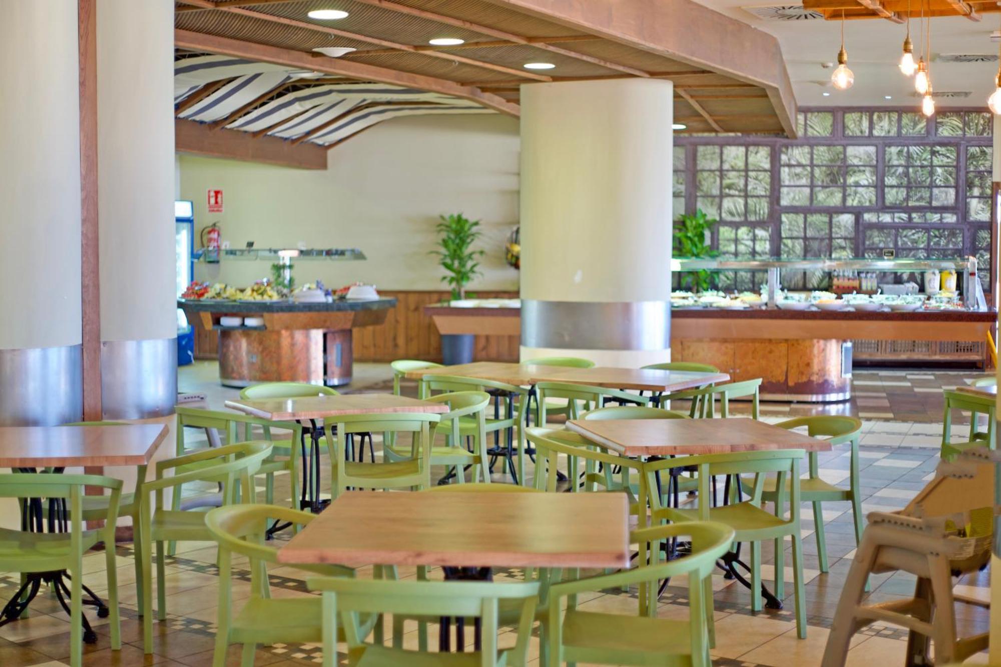 בנאלמדנה Holiday World Resort מראה חיצוני תמונה