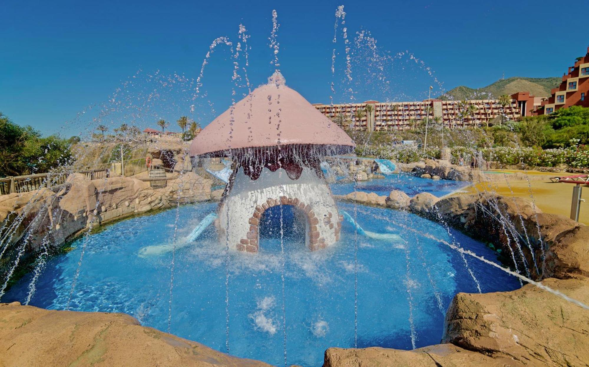 בנאלמדנה Holiday World Resort מראה חיצוני תמונה